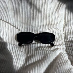 Trendy Black Rectangular Sunglasses